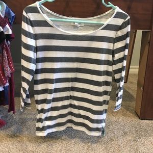 Grey and white 3/4 sleeve top